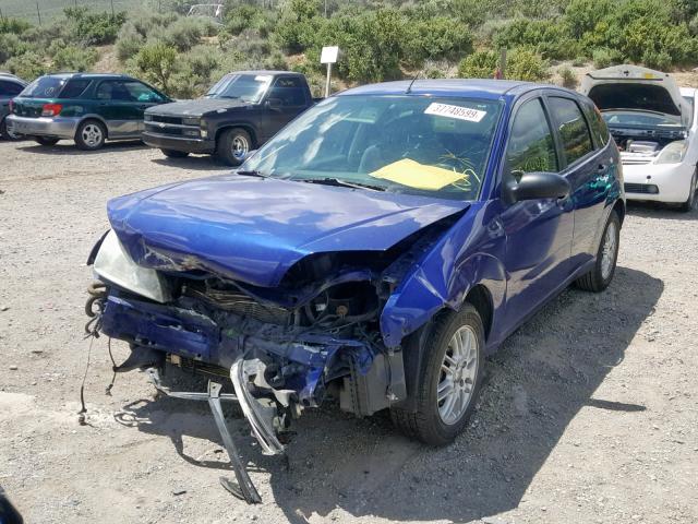 3FAHP37N75R107111 - 2005 FORD FOCUS ZX5 BLUE photo 2