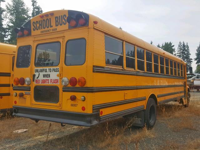 4UZAAXDC66CV36968 - 2006 FREIGHTLINER CHASSIS FS YELLOW photo 4