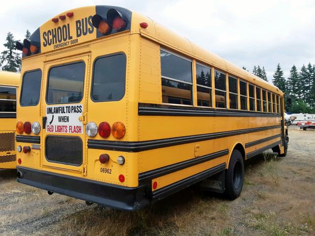 4UZAAXDCX6CV36973 - 2006 FREIGHTLINER CHASSIS FS YELLOW photo 4