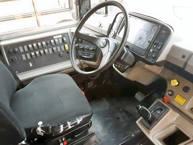 4UZAAXDCX6CV36973 - 2006 FREIGHTLINER CHASSIS FS YELLOW photo 9