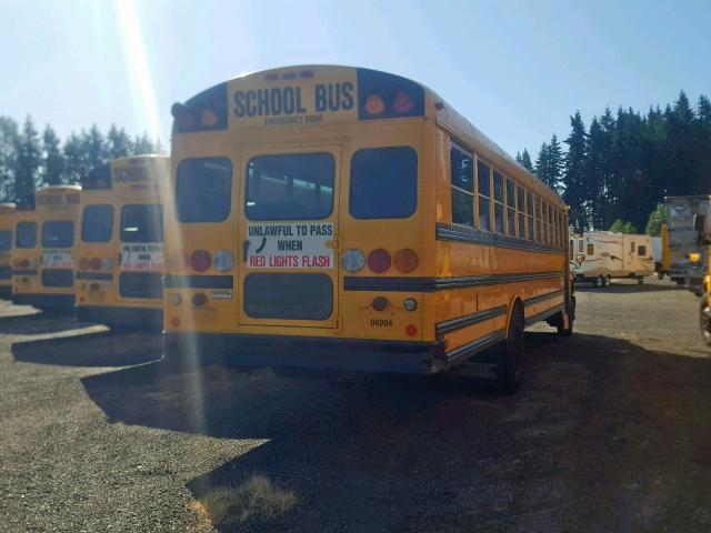 4UZAAXDC36CV36975 - 2006 FREIGHTLINER CHASSIS FS YELLOW photo 4