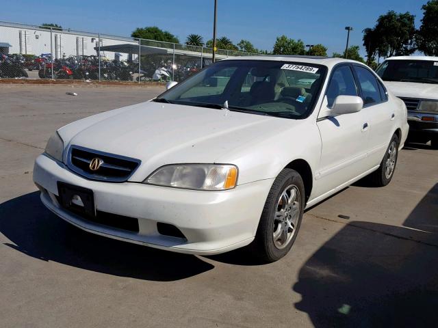 19UUA5668YA060252 - 2000 ACURA 3.2TL WHITE photo 2