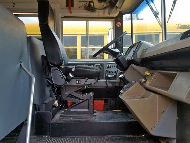 4UZAAXDC16CV36988 - 2006 FREIGHTLINER CHASSIS FS YELLOW photo 5