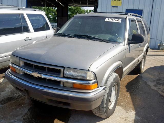 1GNDT13W3W2223958 - 1998 CHEVROLET BLAZER BROWN photo 2