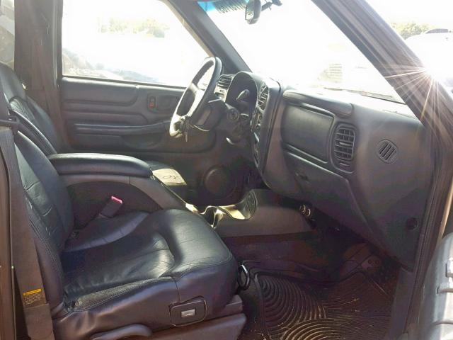 1GNDT13W3W2223958 - 1998 CHEVROLET BLAZER BROWN photo 5