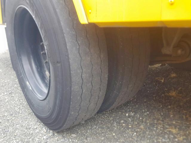 4UZAAXAKX1CH88651 - 2001 FREIGHTLINER CHASSIS FS YELLOW photo 9