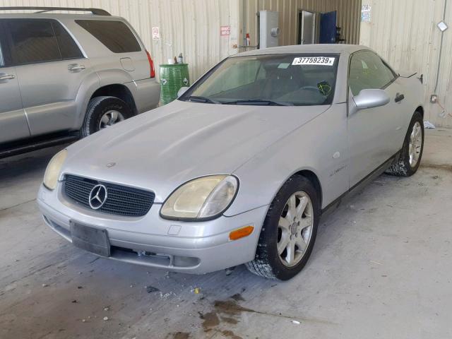 WDBKK47F9YF146702 - 2000 MERCEDES-BENZ SLK 230 KO GRAY photo 2