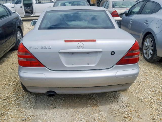 WDBKK47F9YF146702 - 2000 MERCEDES-BENZ SLK 230 KO GRAY photo 6