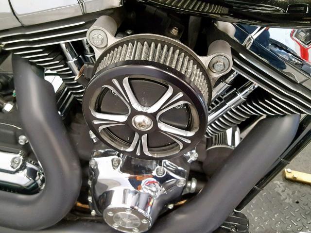 1HD1KH437AB639952 - 2010 HARLEY-DAVIDSON FLTRX 黑色 照片 19