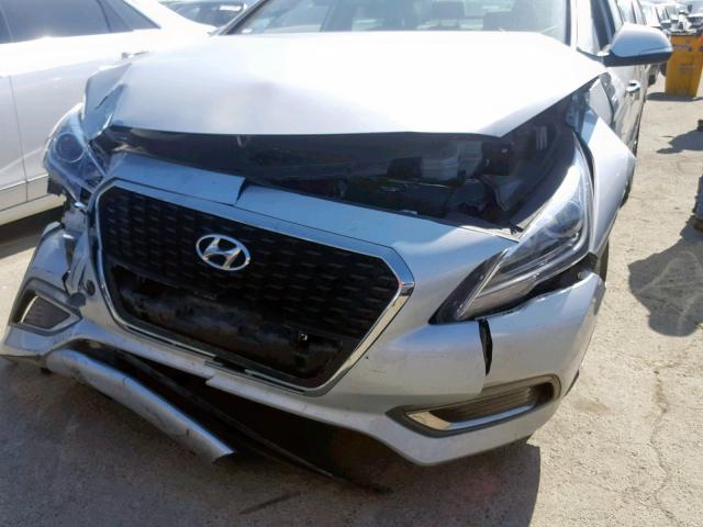 KMHE24L13HA055491 - 2017 HYUNDAI SONATA HYB SILVER photo 9