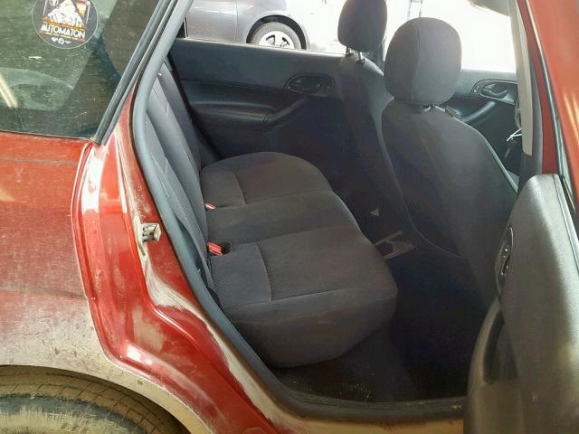 3FAHP37N15R123563 - 2005 FORD FOCUS ZX5 MAROON photo 6