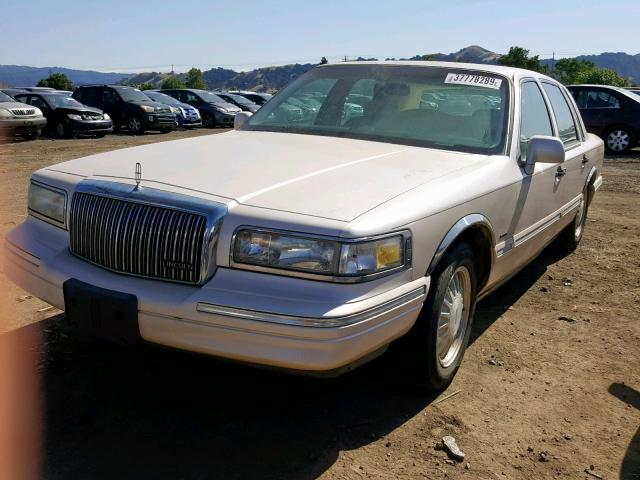 1LNLM83W4SY630474 - 1995 LINCOLN TOWN CAR C CREAM photo 2