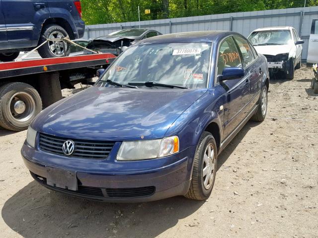 WVWMA23B7YP218799 - 2000 VOLKSWAGEN PASSAT GLS BLUE photo 2