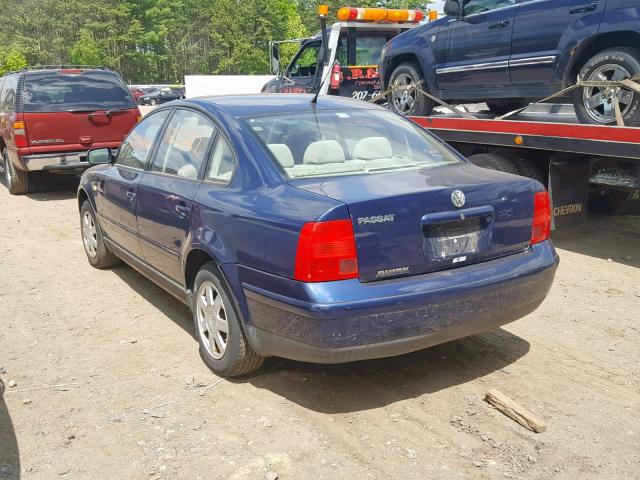 WVWMA23B7YP218799 - 2000 VOLKSWAGEN PASSAT GLS BLUE photo 3