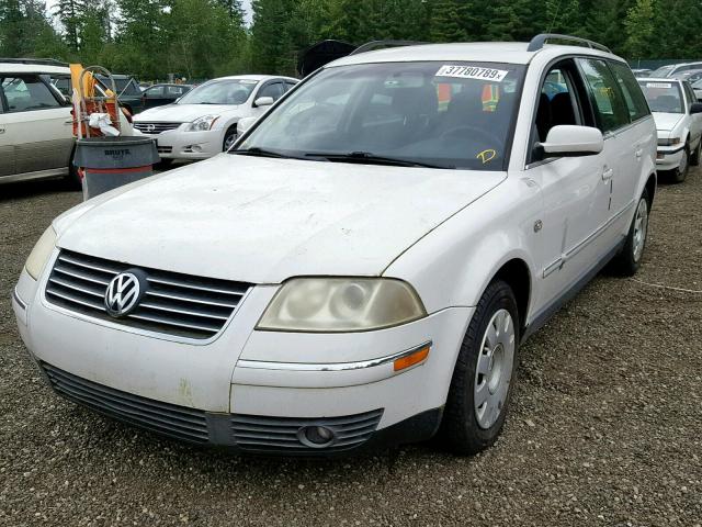 WVWVD63B12E157083 - 2002 VOLKSWAGEN PASSAT GLS WHITE photo 2