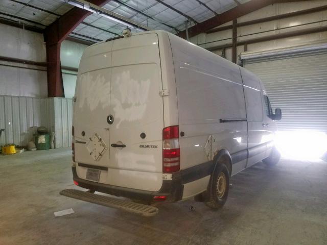 WD3PE8CB9C5698489 - 2012 MERCEDES-BENZ SPRINTER 2 WHITE photo 4