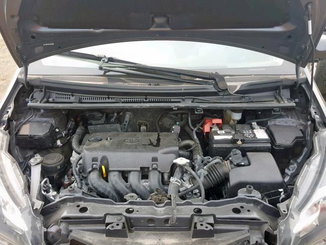 VNKKTUD34HA083795 - 2017 TOYOTA YARIS L GRAY photo 7