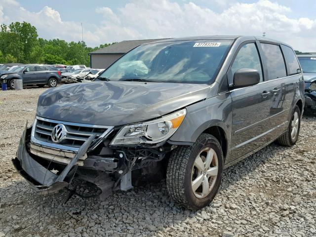 2V4RW3D17AR295797 - 2010 VOLKSWAGEN ROUTAN SE GRAY photo 2