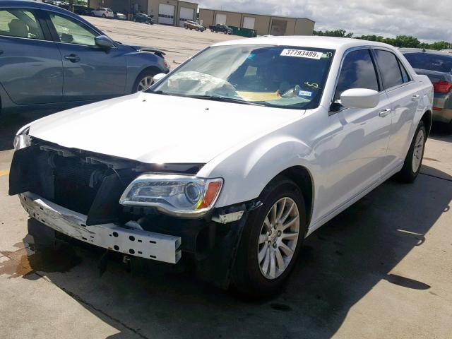 2C3CCAAGXDH657559 - 2013 CHRYSLER 300 WHITE photo 2