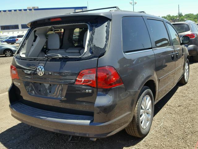 2C4RVABG1CR293863 - 2012 VOLKSWAGEN ROUTAN SE GRAY photo 4