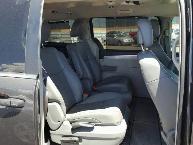 2C4RVABG1CR293863 - 2012 VOLKSWAGEN ROUTAN SE GRAY photo 6