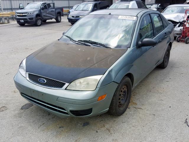 1FAFP34N85W110849 - 2005 FORD FOCUS ZX4 GREEN photo 2