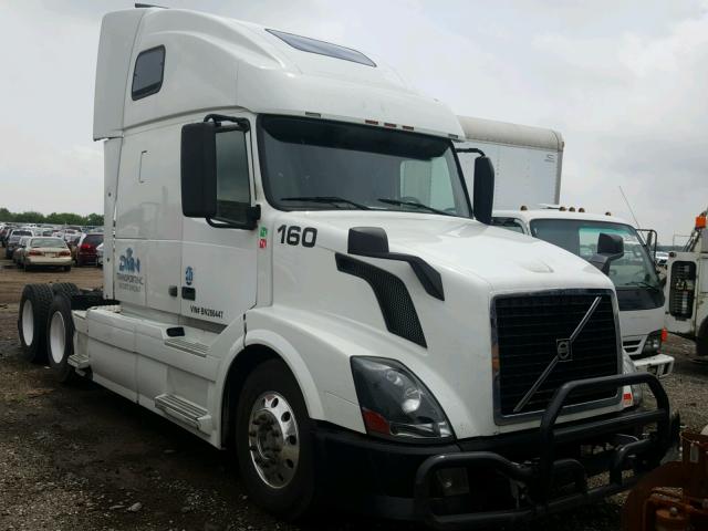 4V4NC9TG5BN286447 - 2011 VOLVO VN VNL WHITE photo 1