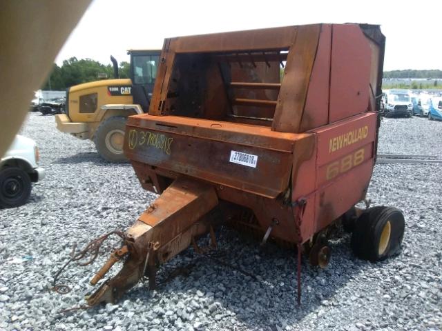 682 - 2005 NEWH HAY BALER RED photo 2