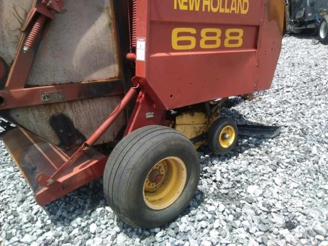 682 - 2005 NEWH HAY BALER RED photo 5