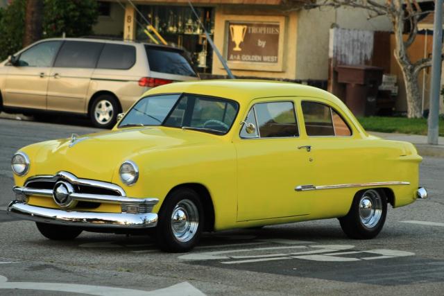 B0BF153263 - 1950 FORD SEDAN YELLOW photo 2