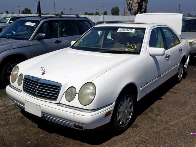 WDBJF65H4XA921001 - 1999 MERCEDES-BENZ E 320 WHITE photo 2