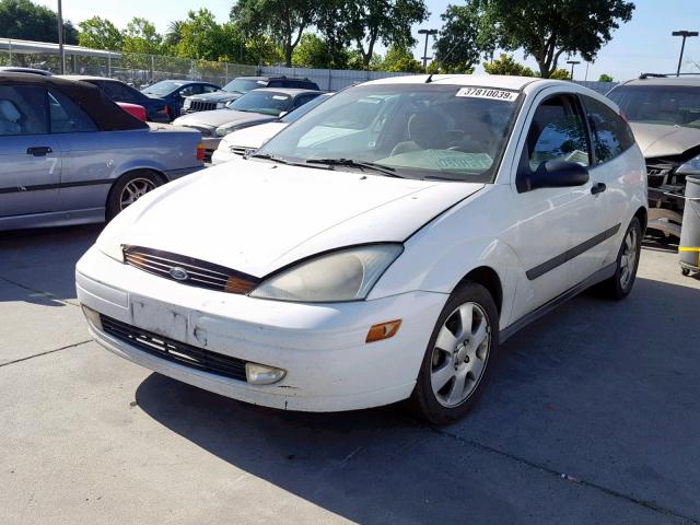 3FAFP31371R190693 - 2001 FORD FOCUS ZX3 WHITE photo 2