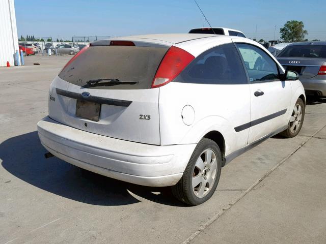 3FAFP31371R190693 - 2001 FORD FOCUS ZX3 WHITE photo 4