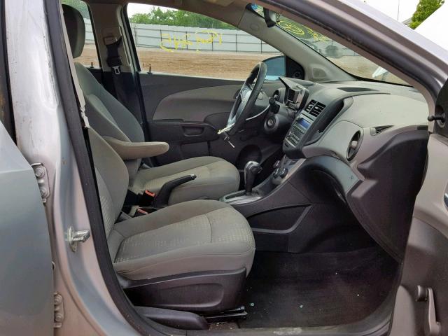 1G1JA6SH6D4249188 - 2013 CHEVROLET SONIC LS SILVER photo 5
