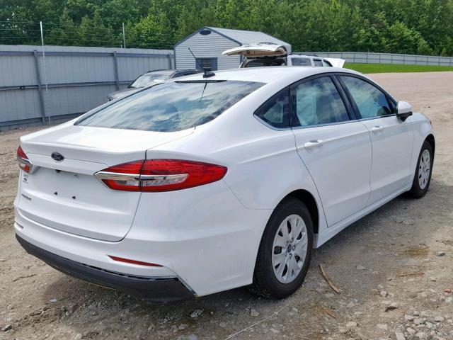 3FA6P0G72KR193320 - 2019 FORD FUSION S WHITE photo 4