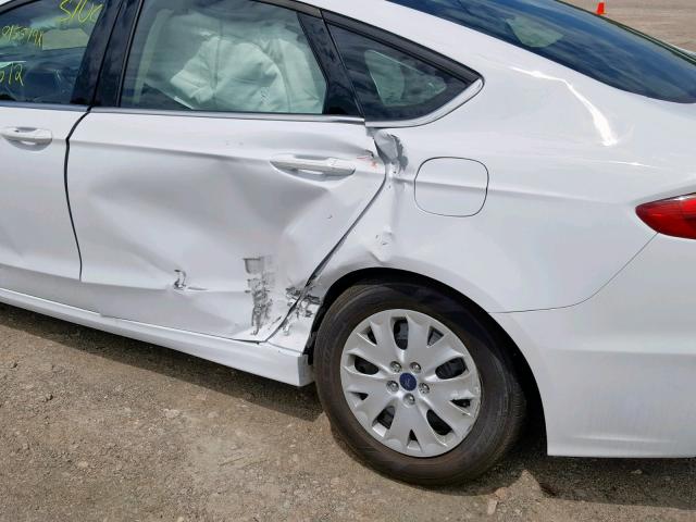 3FA6P0G72KR193320 - 2019 FORD FUSION S WHITE photo 9