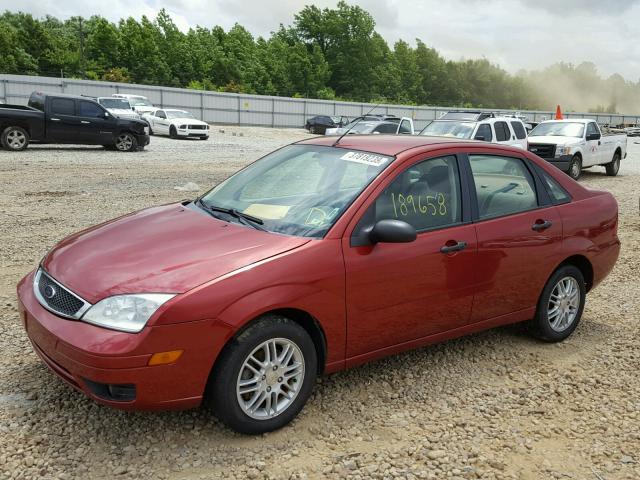 1FAFP34N15W301058 - 2005 FORD FOCUS ZX4 RED photo 2