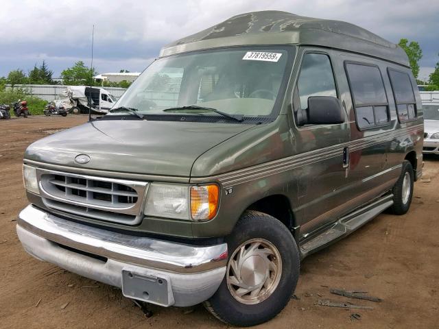 1FDRE14W02HA76735 - 2002 FORD ECONOLINE GREEN photo 2