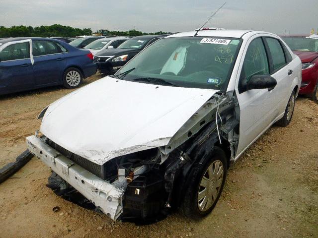 1FAFP34N36W188957 - 2006 FORD FOCUS ZX4 WHITE photo 2