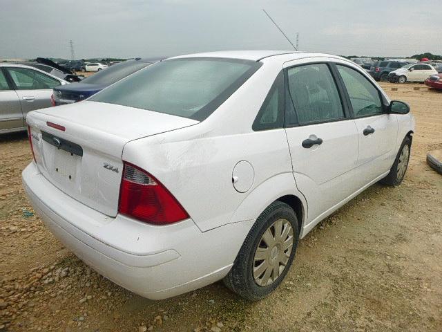 1FAFP34N36W188957 - 2006 FORD FOCUS ZX4 WHITE photo 4