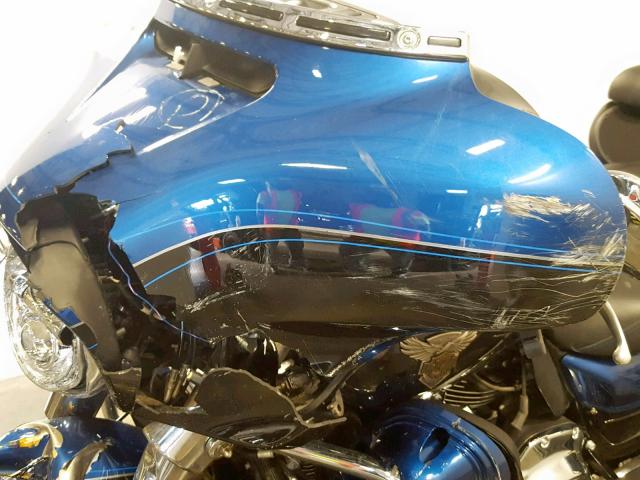 1HD1KWD17JB641252 - 2018 HARLEY-DAVIDSON FLHTK 115T BLUE photo 18