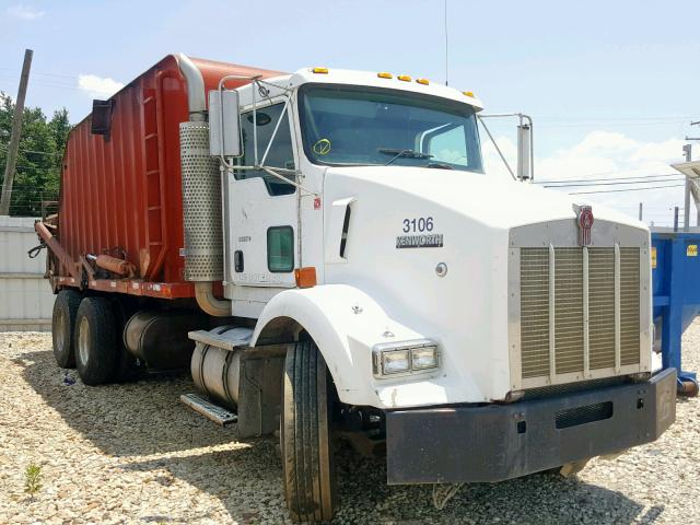 3BKDLT0X03F383649 - 2003 KENWORTH CONSTRUCTI WHITE photo 1