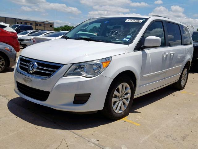 2C4RVABG3ER134829 - 2014 VOLKSWAGEN ROUTAN SE WHITE photo 2