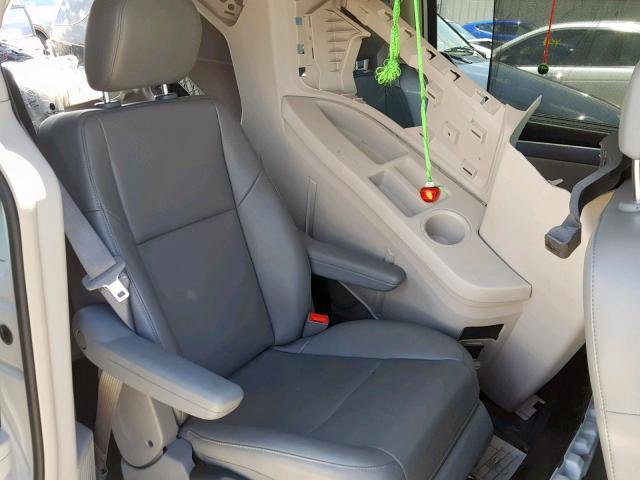 2C4RVABG3ER134829 - 2014 VOLKSWAGEN ROUTAN SE WHITE photo 6