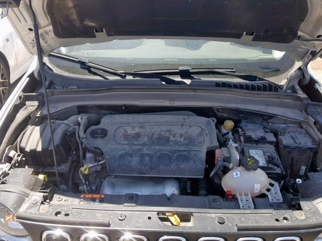 ZACCJAAB0HPF92148 - 2017 JEEP RENEGADE L Արծաթագույն լուսանկար 7