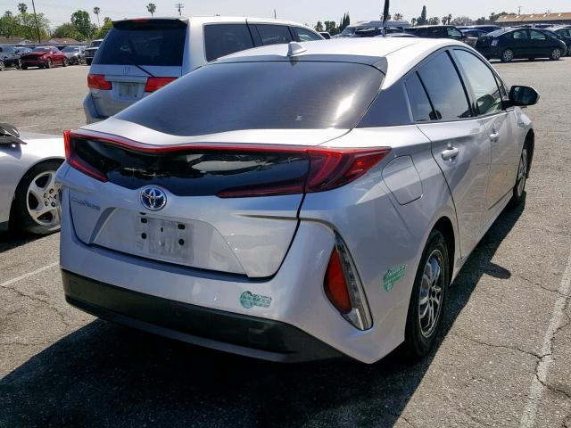 JTDKARFP2H3015754 - 2017 TOYOTA PRIUS PRIM 银色 照片 4
