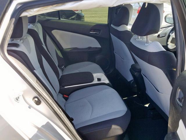 JTDKARFP2H3015754 - 2017 TOYOTA PRIUS PRIM 银色 照片 6