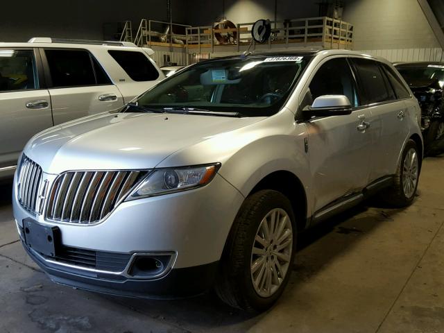 2LMDJ8JK7DBL46869 - 2013 LINCOLN MKX GRAY photo 2