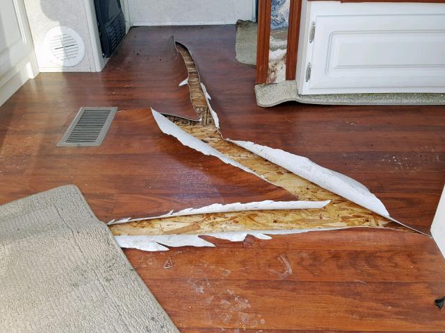 4YDF30F205G915386 - 2005 KEYSTONE OUTBACK WHITE photo 9