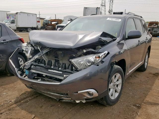 5TDBK3EH2DS190633 - 2013 TOYOTA HIGHLANDER GRAY photo 2